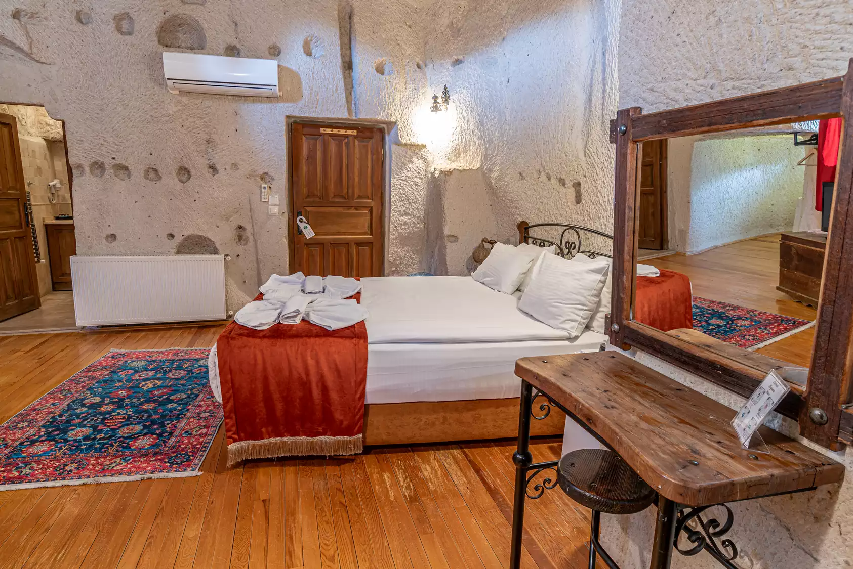 Room 201 - 4
